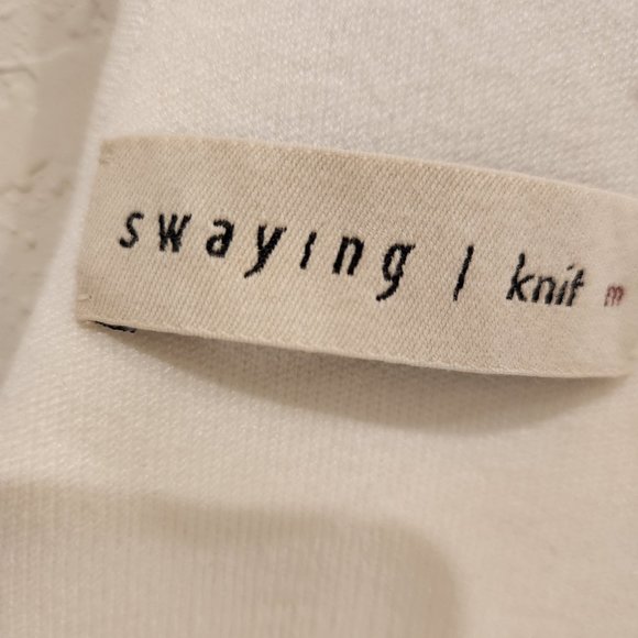 Swaying Knit Dress - Picture 6 of 8